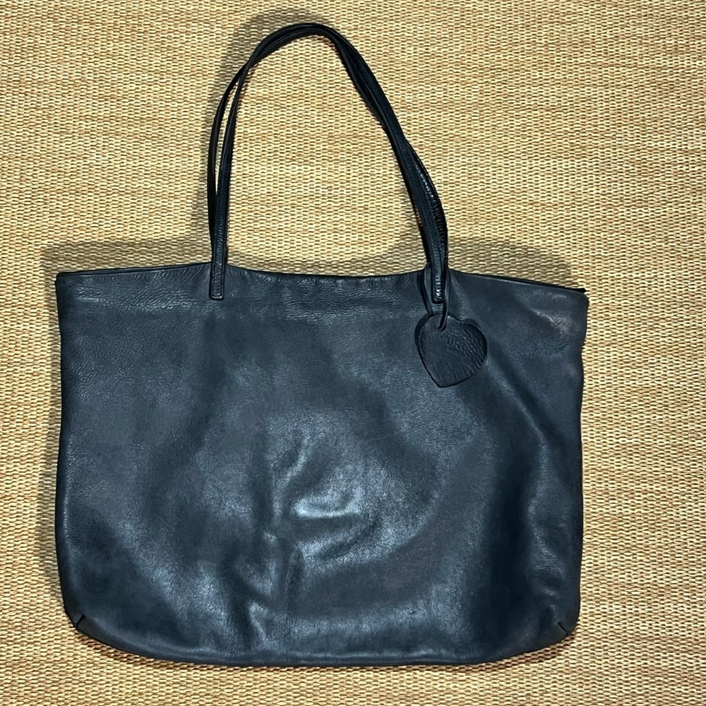 Yuri Leather Tote Blue Good Condition